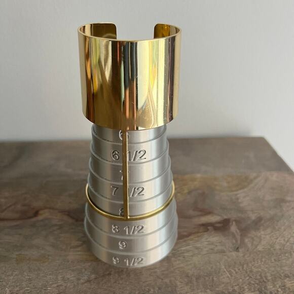 Dramatic gold tone chunky cuff metallic statement bracelet - Picture 4 of 4